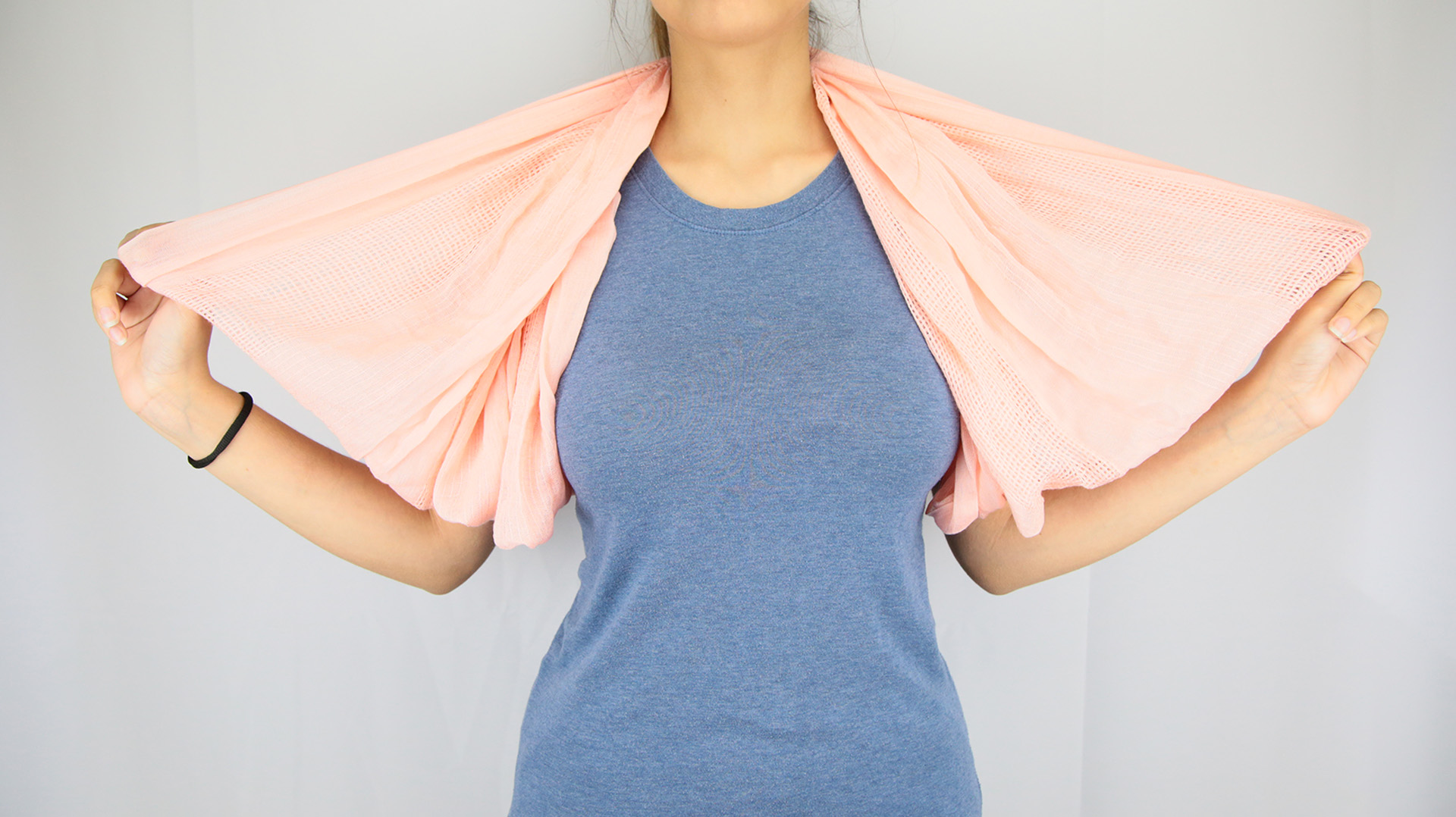7 Easy Ways to Wear an Infinity Scarf