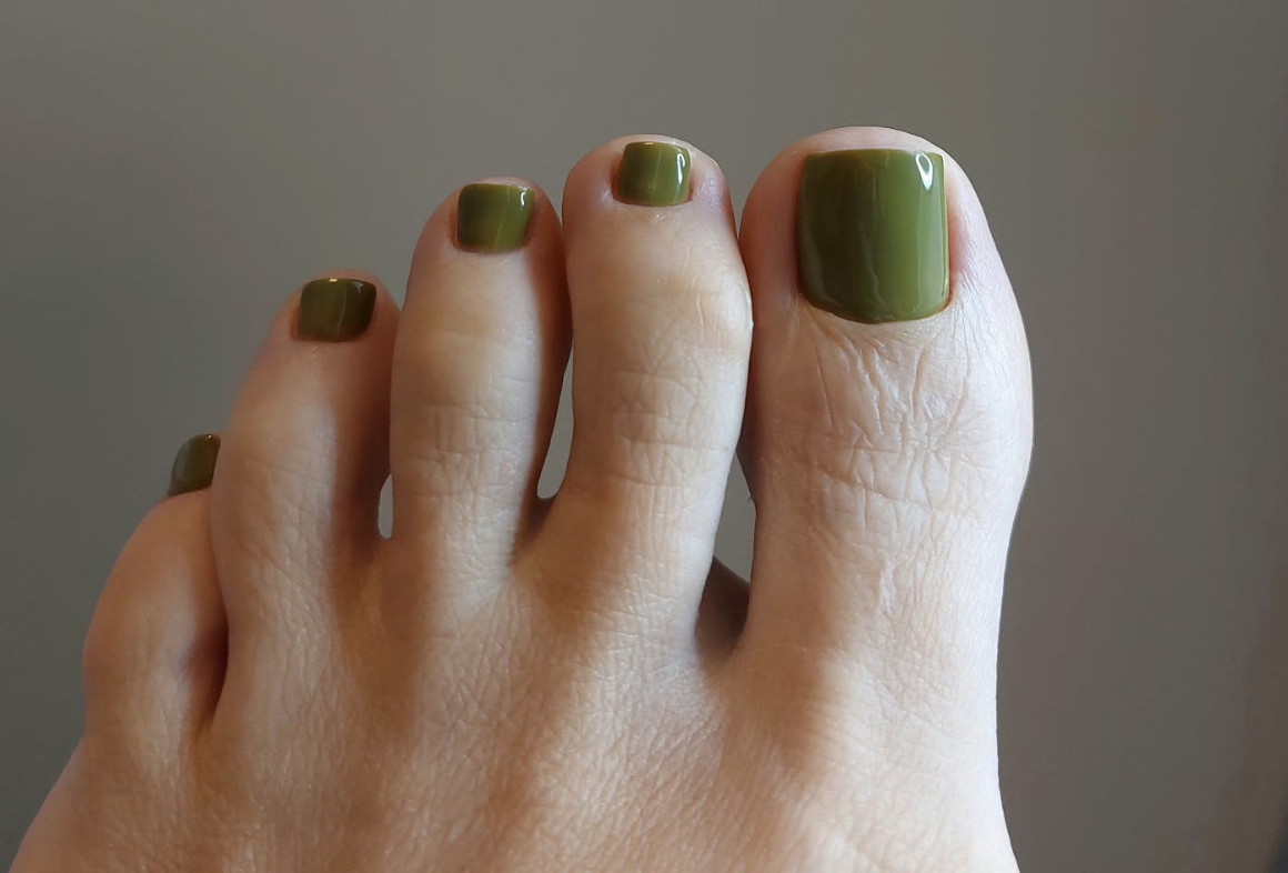 12 September Pedicure Ideas to Soak Up the Last of Summer