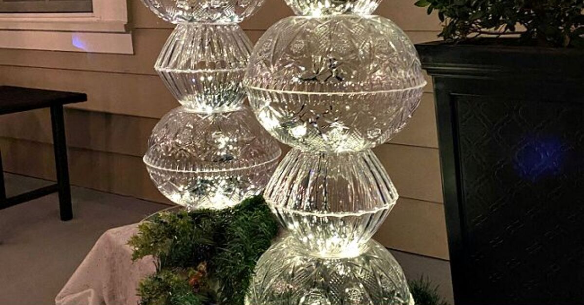 Easy Dollar Store Christmas Topiary for Front Door