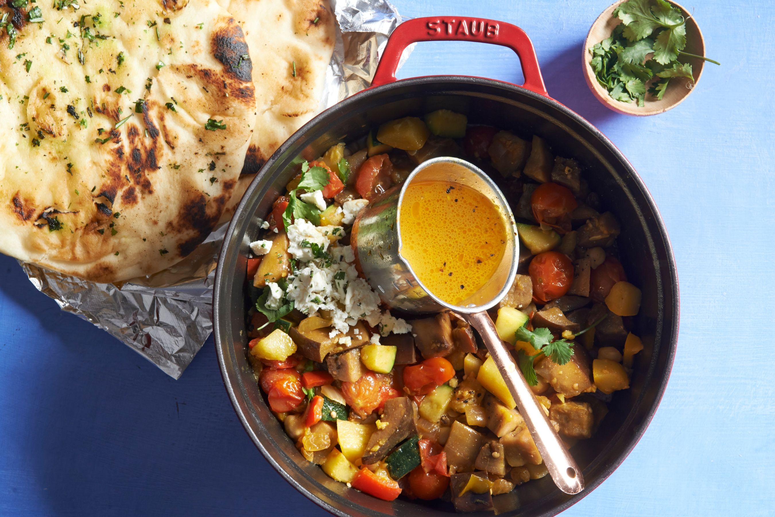 How to Transport Thanksgiving Dishes the Right Way, According to a Food Safety Expert
