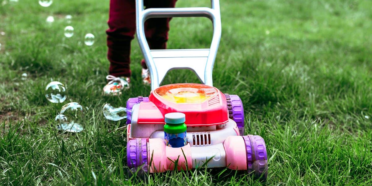 8 Best Toy Lawn Mowers for Kids 2025 – Lawn Mower Toys With Bubbles