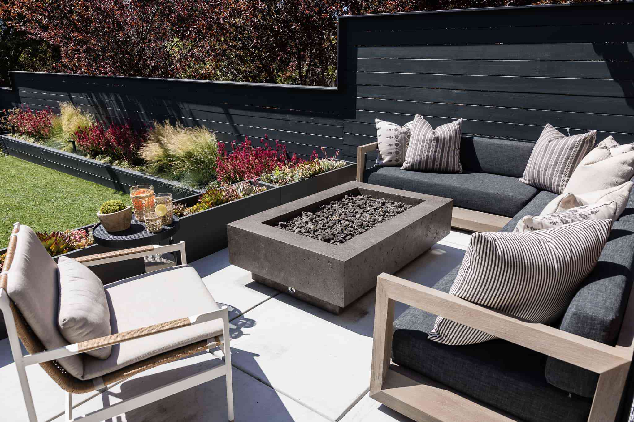 28 Inexpensive Privacy Fence Ideas for Your Yard
