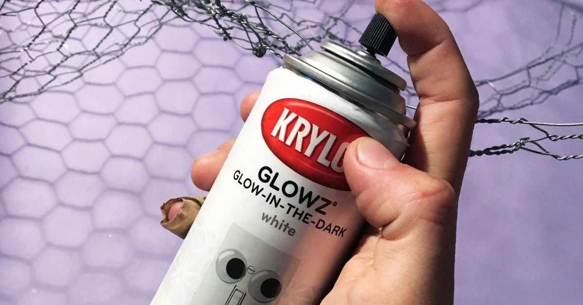 How to Make Chicken Wire Ghosts for Cheap