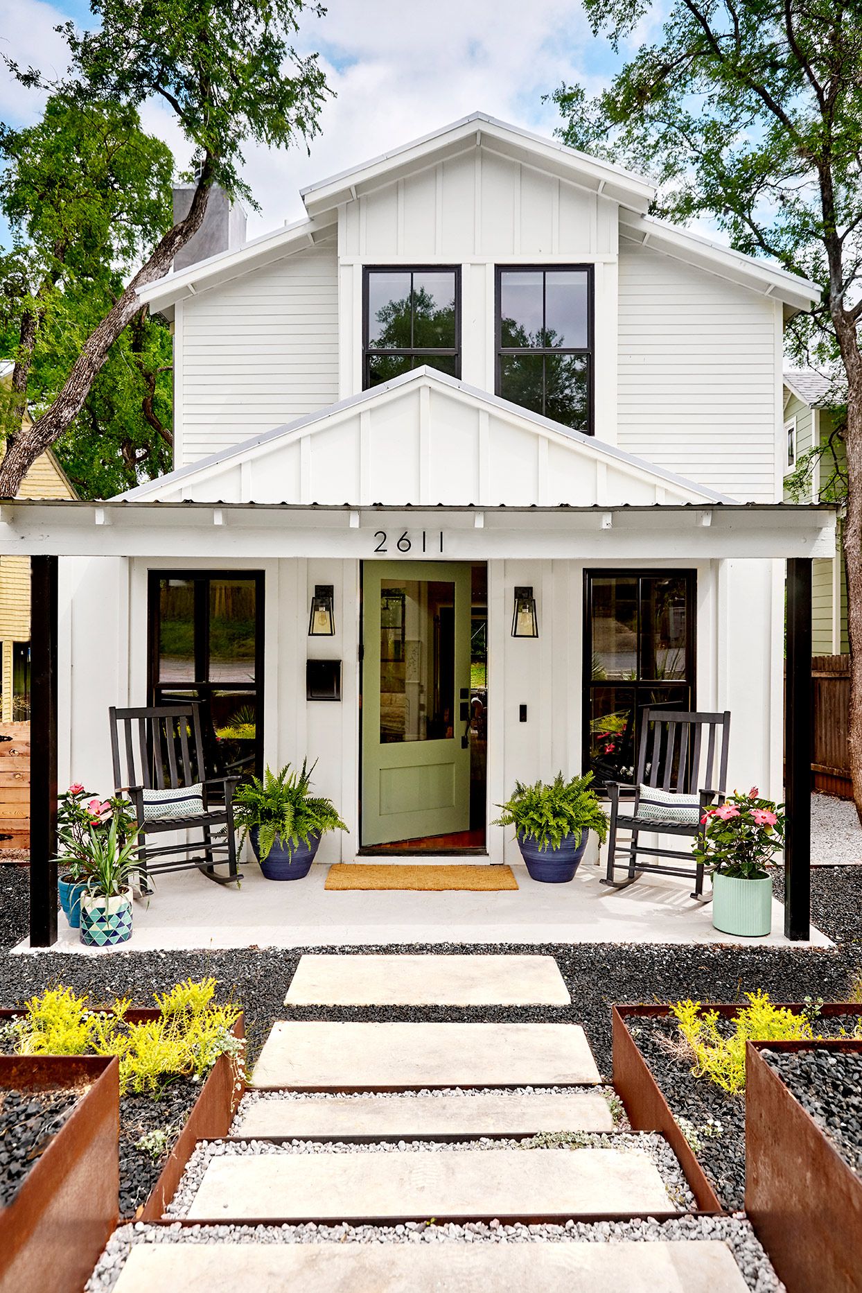 19 Modern Farmhouse Exterior Styles That Are Timeless